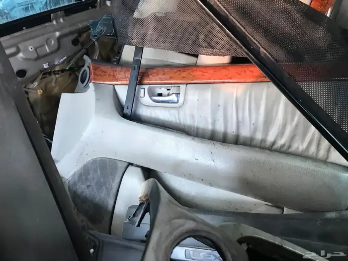 للبيع ديكورات ابواب لكزز سيدان 2004 1