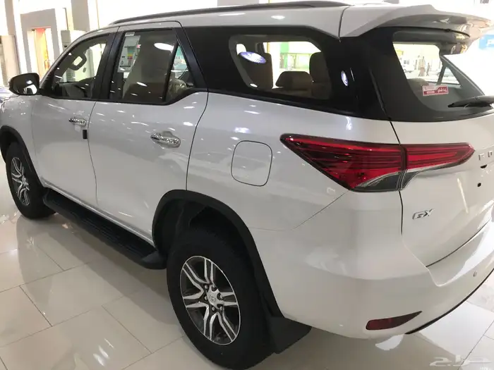 تويوتا فورتشنر 2025 بنزين 4 سلندر دفع رباعي 2