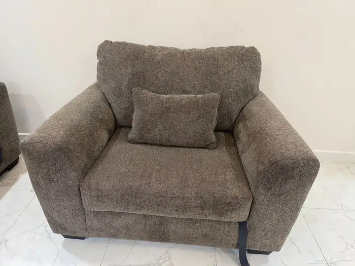 كنب اشلي استعمال 6 شهور نضيف سبب البيع الحجم غير مناسب 0