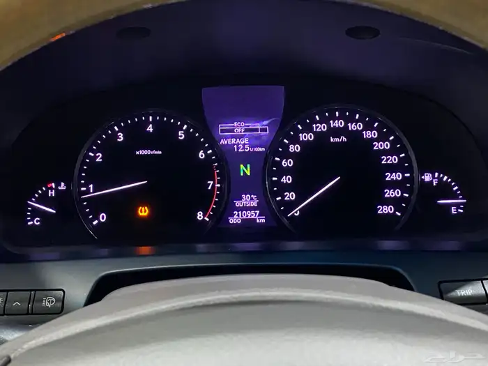 لكزس LS460 المديل 2014 العدد 210 الف 18