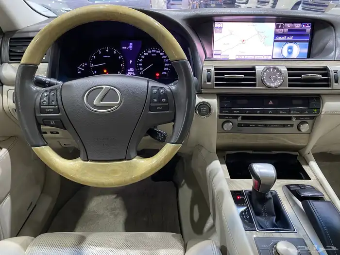 لكزس LS460 المديل 2014 العدد 210 الف 12