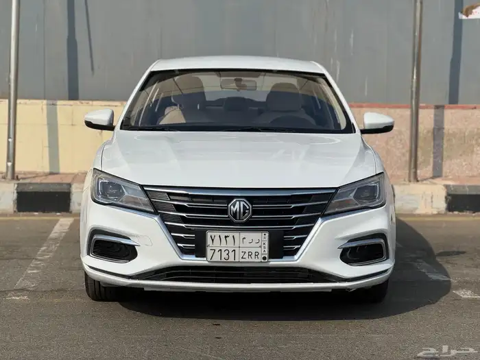 مجموعة من 10 سيارات MG 5 موديل 2023 السعر من 26000 الف 10