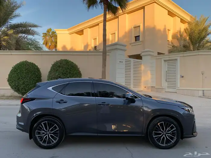 لكزس NX350 2023 CC فل كامل 18