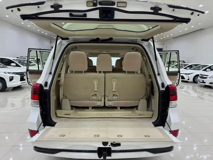 لاندكروزر 2018 GXR فل كامل 8 سلندر بنزين 14