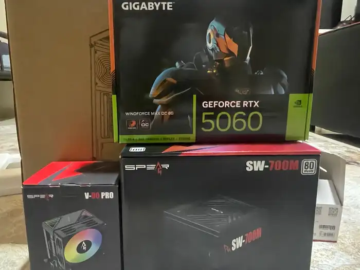 كمبيوتر RTX 5060   يد GameSir احترافية 1
