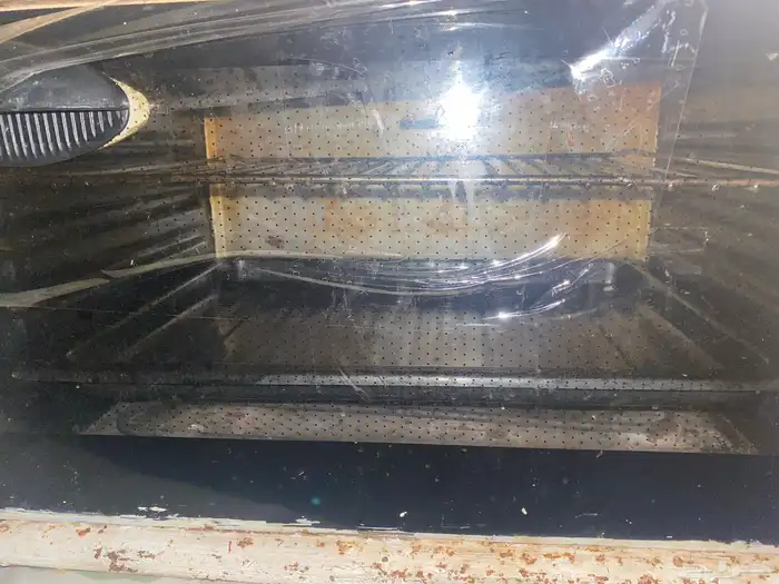 فرن قديم بس شغال وحرارته عالية ويسخن ويطبخ كويس 1