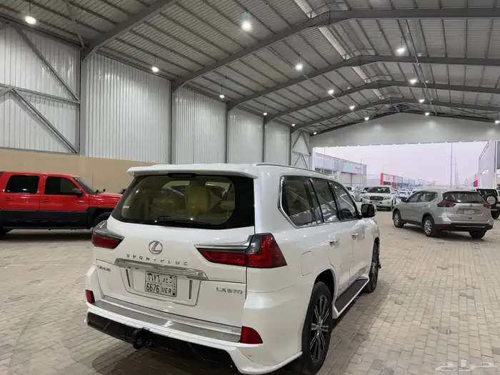 لكزس LX 570 2017 فل كامل DD بودي وكالة 6