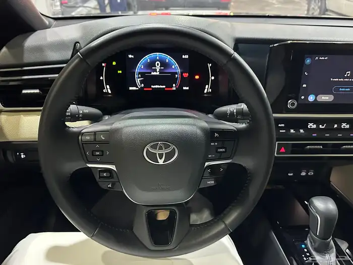 كامري 2025 سعودي تيتانيوم LE 8