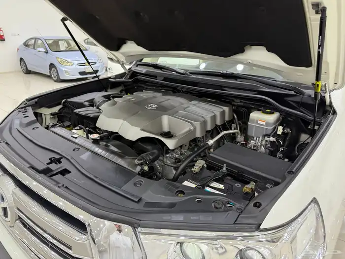 لاندكروزر 2018 GXR فل كامل 8 سلندر بنزين 25