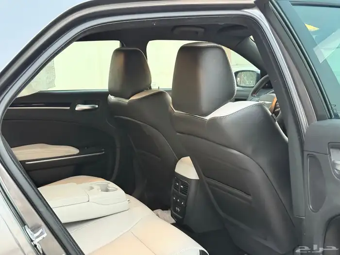 كرايزلر C300s موديل 2021 بحالة الوكاله شرط 32