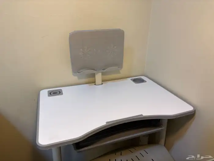 طاولة دراسة 1