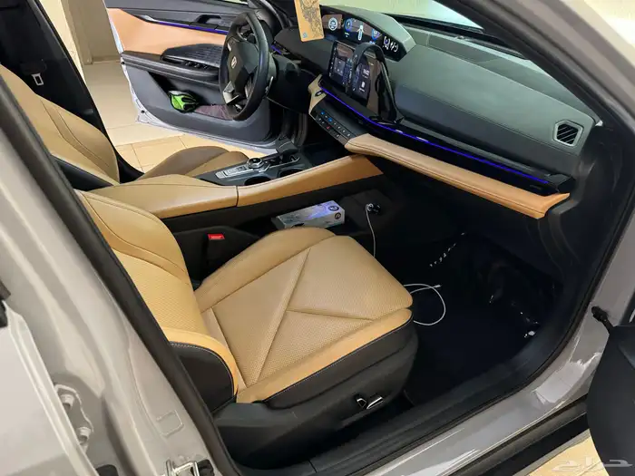 شانجان UNI V 2024 2