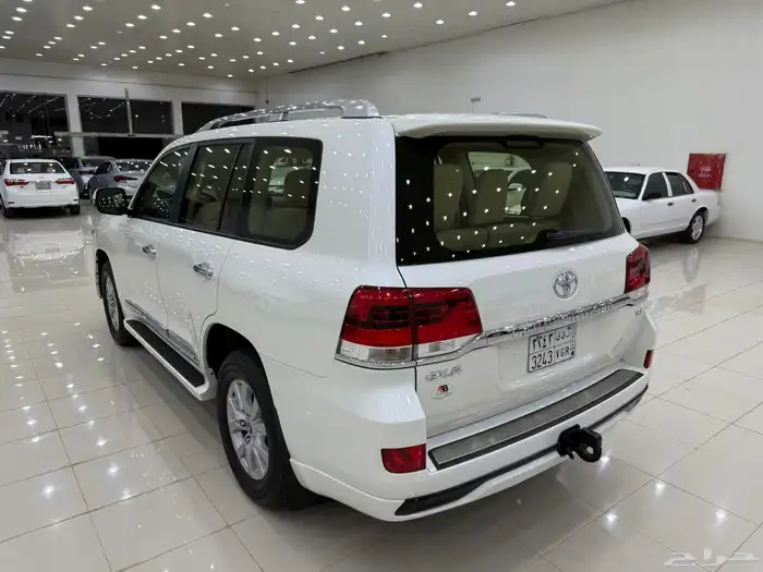 لاندكروزر 2018 GXR فل كامل 8 سلندر بنزين 39