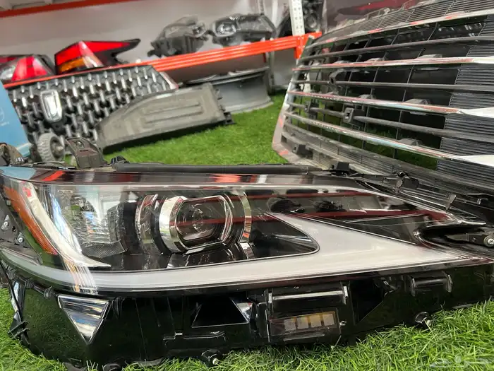 شمعه يمين لكزس آي إس 1