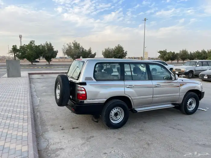 لاندكروزر صالون2001 مجدد قير عايدي اساس. 3