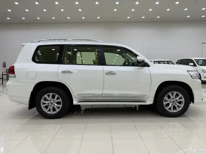 لاندكروزر 2018 GXR فل كامل 8 سلندر بنزين 4