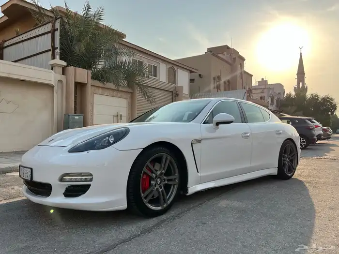 بورش باناميرا اس 8