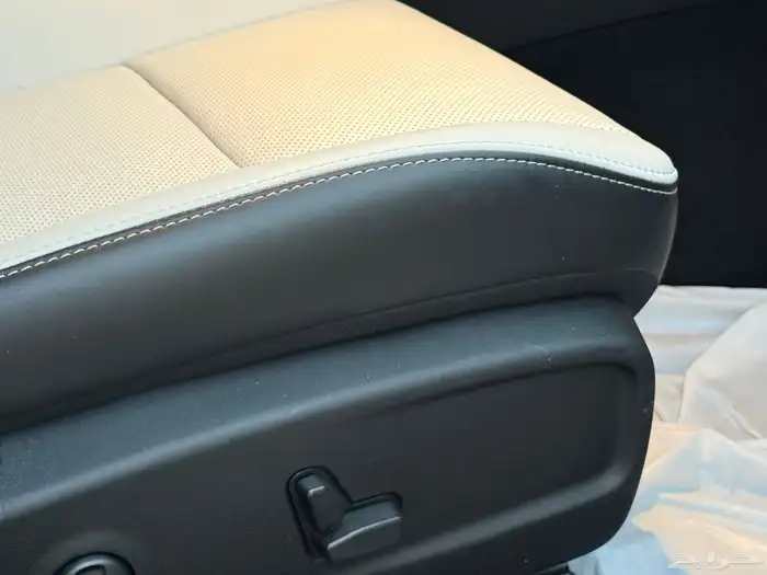 كرايزلر C300s موديل 2021 بحالة الوكاله شرط 23