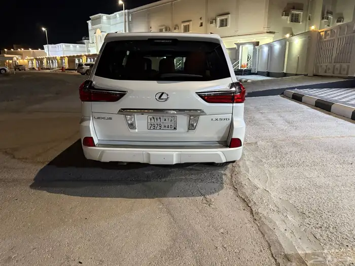 سياره لكزس LX570 موديل 2017 5