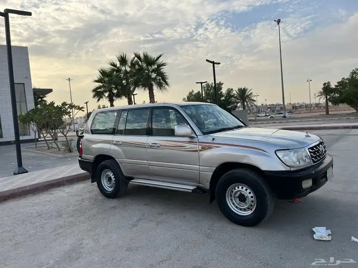لاندكروزر صالون2001 مجدد قير عايدي اساس. 4