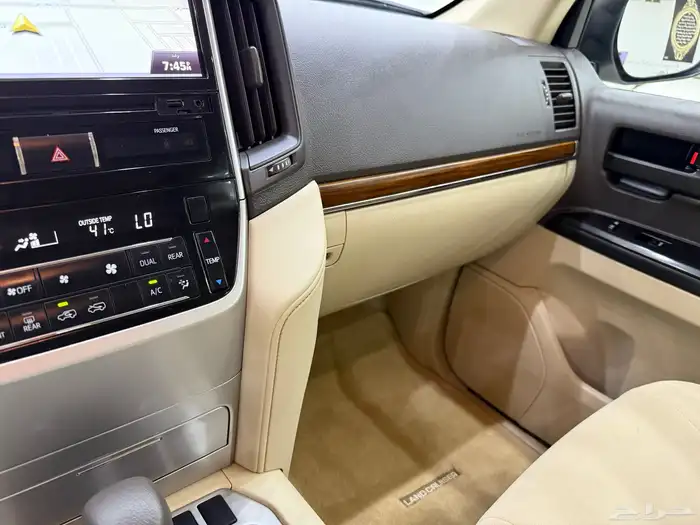 لاندكروزر 2018 GXR فل كامل 8 سلندر بنزين 26