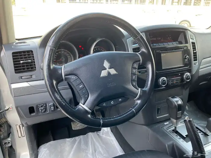 ميتسوبيشي باجيرو GLS 15