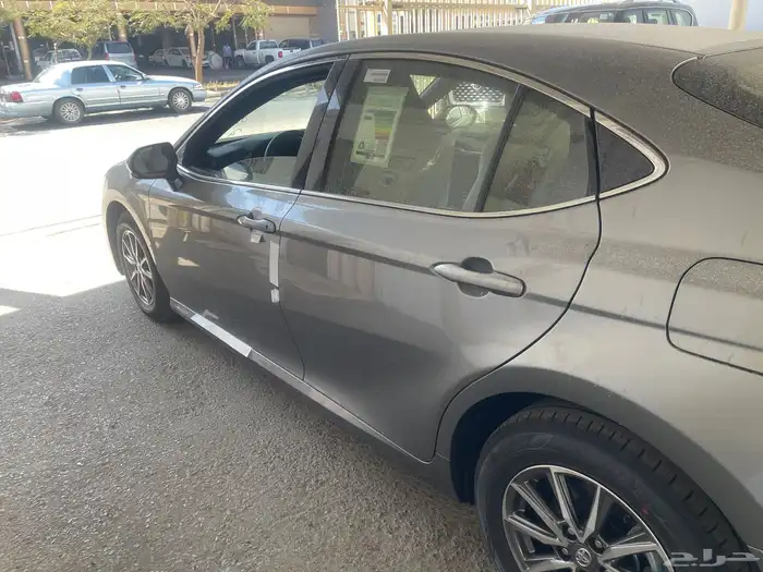 كامري رمادي 2025 اصفار E 3