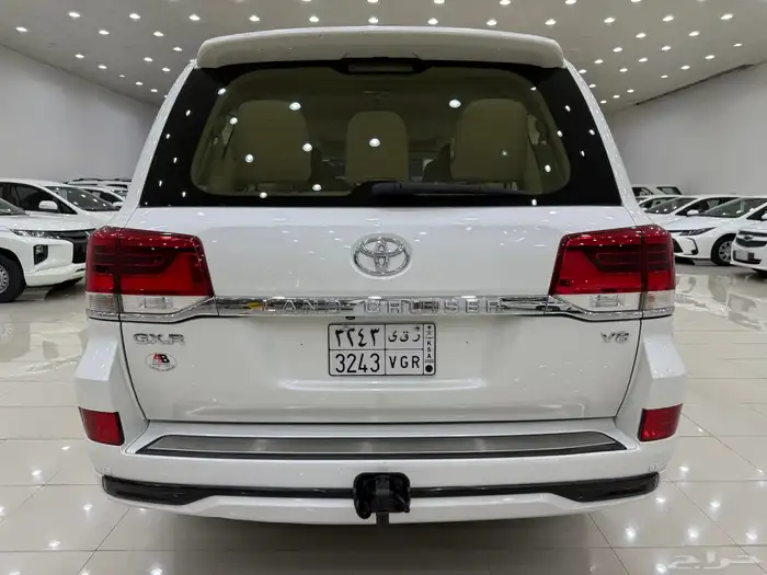 لاندكروزر 2018 GXR فل كامل 8 سلندر بنزين 8