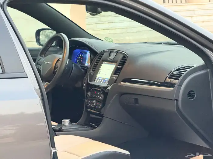 كرايزلر C300s موديل 2021 بحالة الوكاله شرط 19