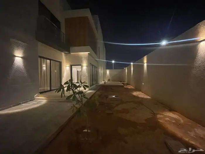للإيجار فيلا المشرقية حي الجنادرية 1