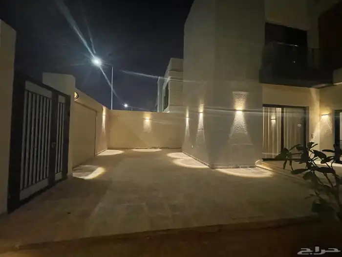 للإيجار فيلا المشرقية حي الجنادرية 2