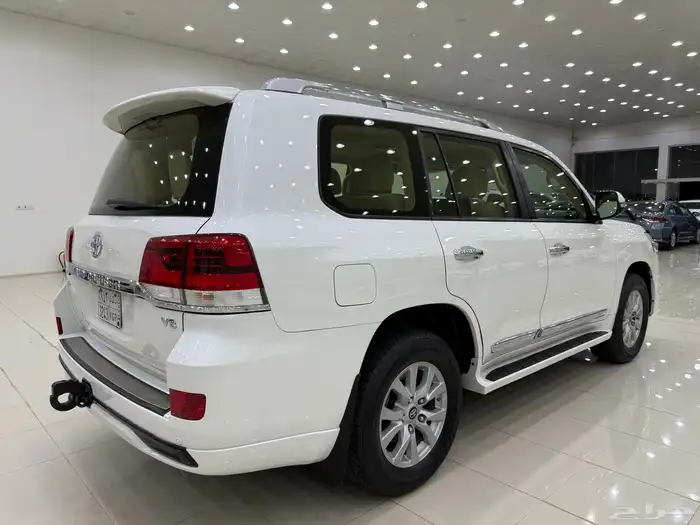 لاندكروزر 2018 GXR فل كامل 8 سلندر بنزين 6