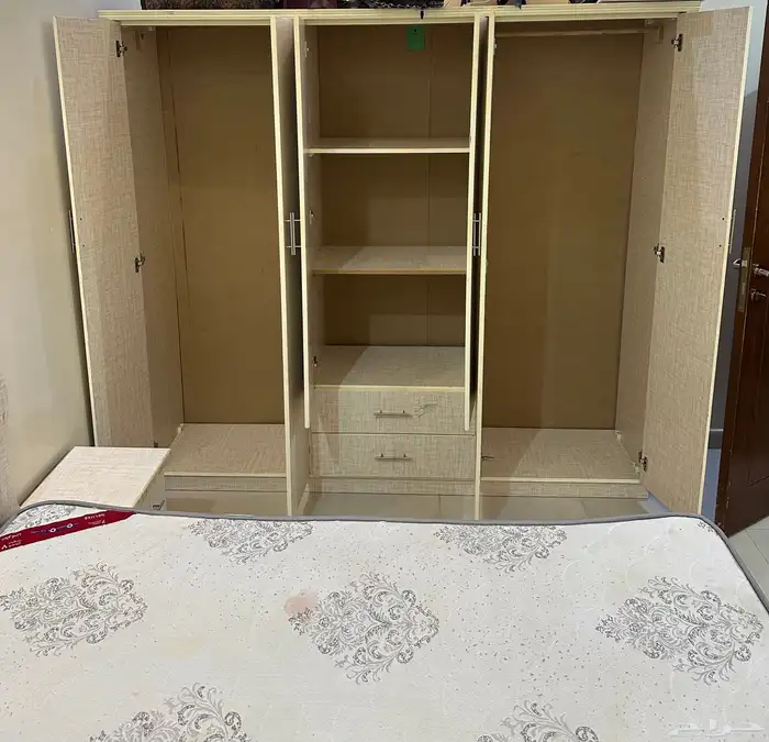 غرفة نوم و كنب مستخدم للبيع 2