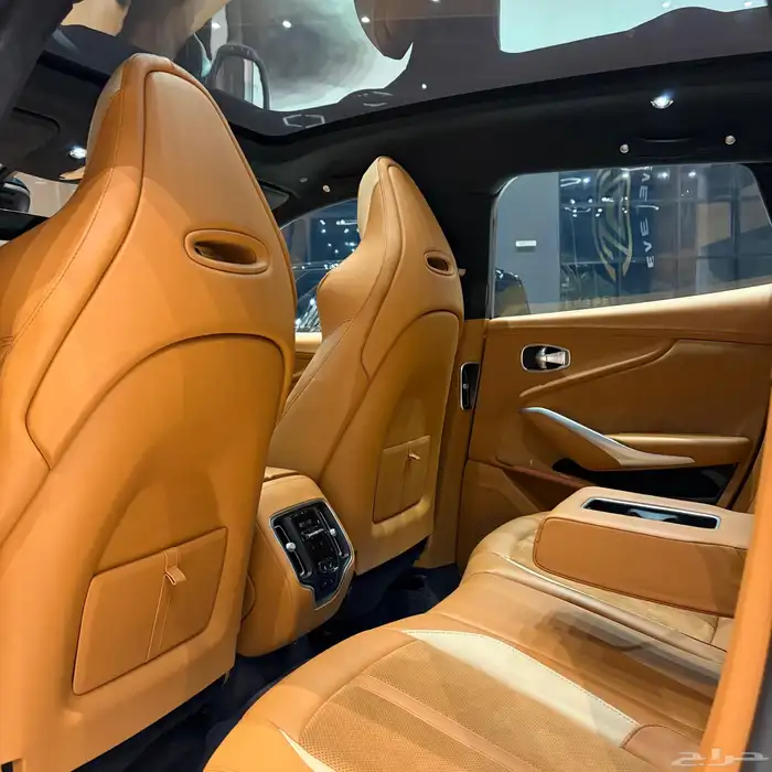 Aston Martin DBX 707 2023 مستخدم 7