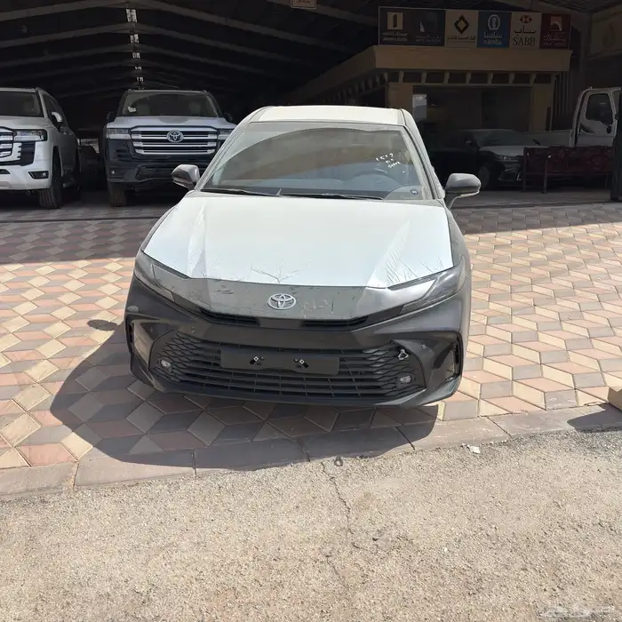 كامري استاندر بريمي 2025 اسود - ابيض 2