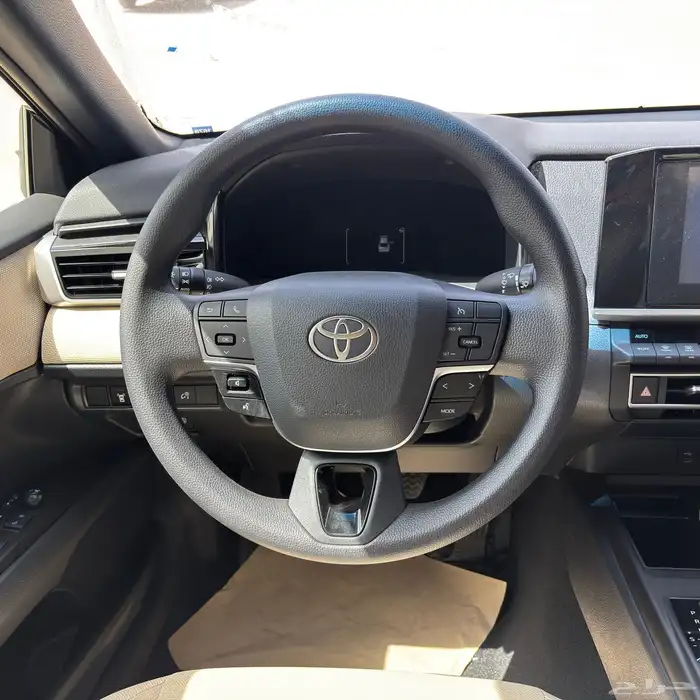 كامري استاندر بريمي 2025 اسود - ابيض 9