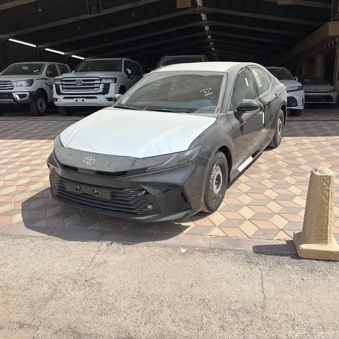 كامري استاندر بريمي 2025 اسود - ابيض 1