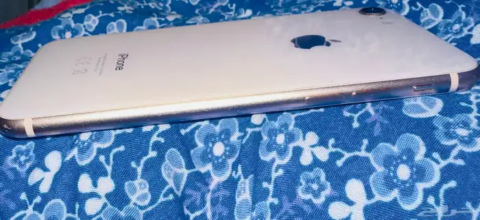 ايفون 8 مع كرتونه نظيف جدا 3