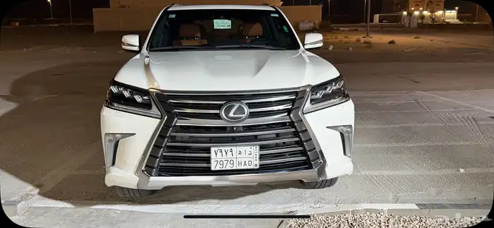 سياره لكزس LX570 موديل 2017 4