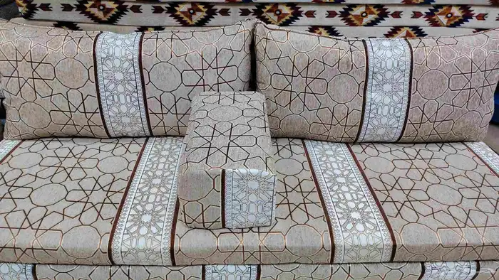 جلسات تراثيه حديثه. كراسي بلاستك للبر. كراسي حديد وخشب 4