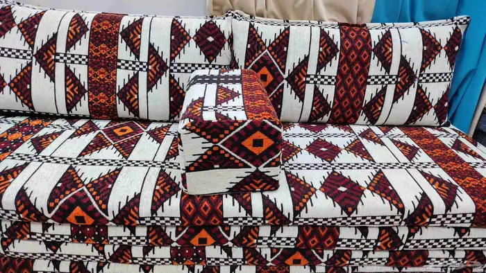 جلسات تراثيه حديثه. كراسي بلاستك للبر. كراسي حديد وخشب 6