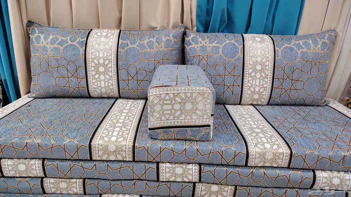 جلسات تراثيه حديثه. كراسي بلاستك للبر. كراسي حديد وخشب 7