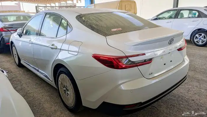 تويوتا كامري فئة LE نص فل بنزين 2025 2