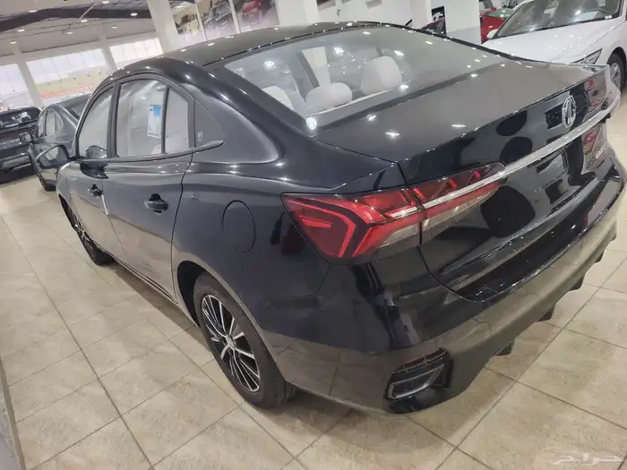 ام جي 5 استاندر الشكل الجديد 2025 6