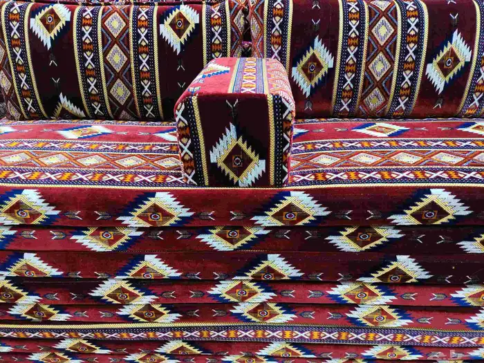 جلسات تراثيه حديثه. كراسي بلاستك للبر. كراسي حديد وخشب 9