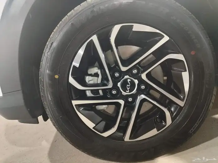 كيا كارينز 7ركاب GLS نص فل موديل 2025 اوتو ون 8