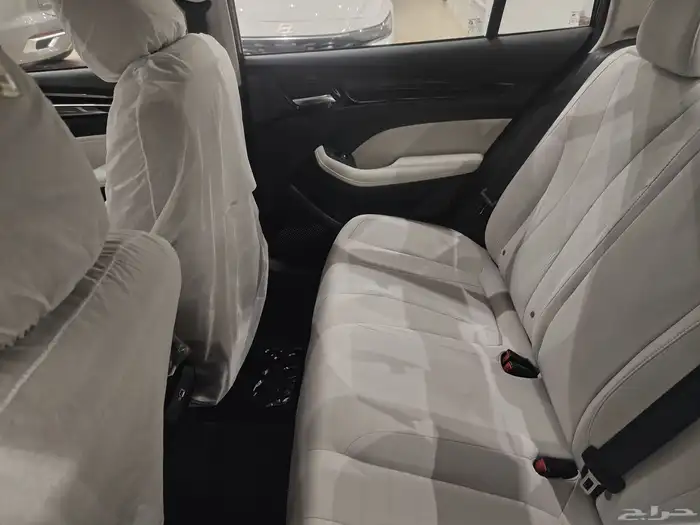 ام جي 5 استاندر الشكل الجديد 2025 10