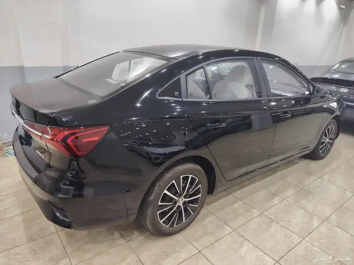 ام جي 5 استاندر الشكل الجديد 2025 3