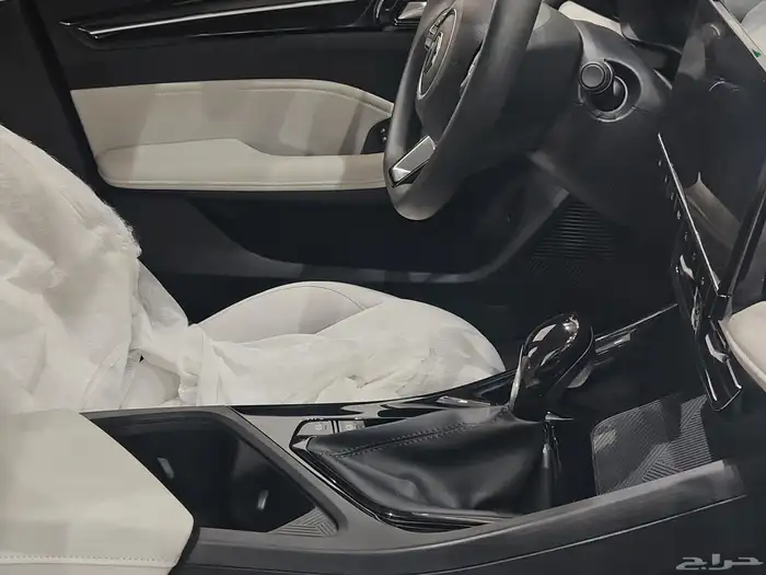 ام جي 5 استاندر الشكل الجديد 2025 13