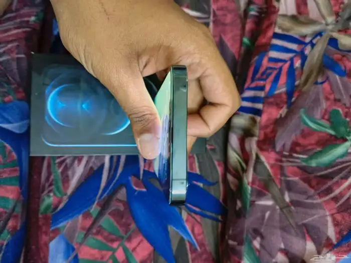 ايفون 12بور 2